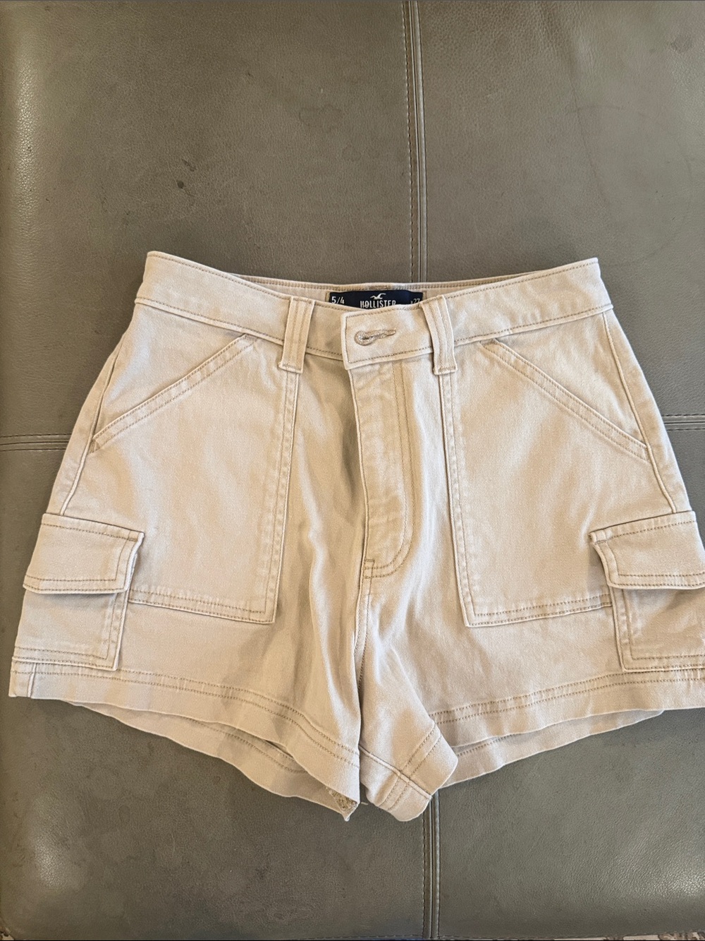 Hollister Ultra High-Rise Mom Shorts 3” Size 27 Beige Cargo Utility Shorts